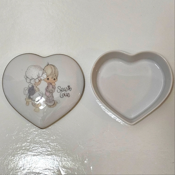Precious Moments Ceramic Heart-Shaped Trinket Box - Picture 11 of 16